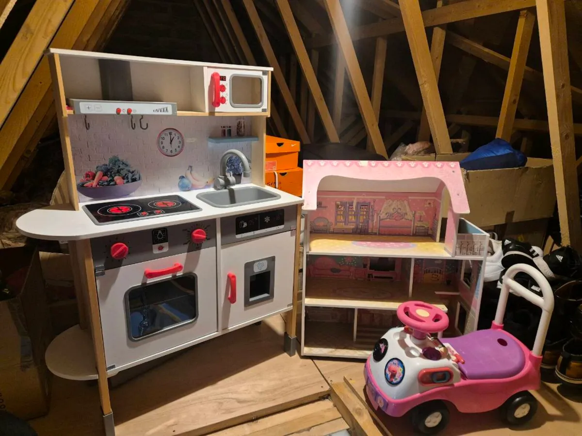 Kitchen toy set/Doll house/Minnie push car - Image 2