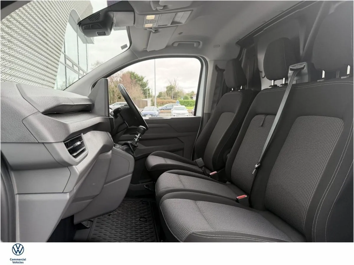 Volkswagen Transporter TRENDLINE LWB 150HP MANUAL - Image 4