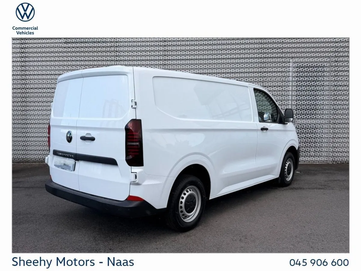 Volkswagen Transporter TRENDLINE LWB 150HP MANUAL - Image 3