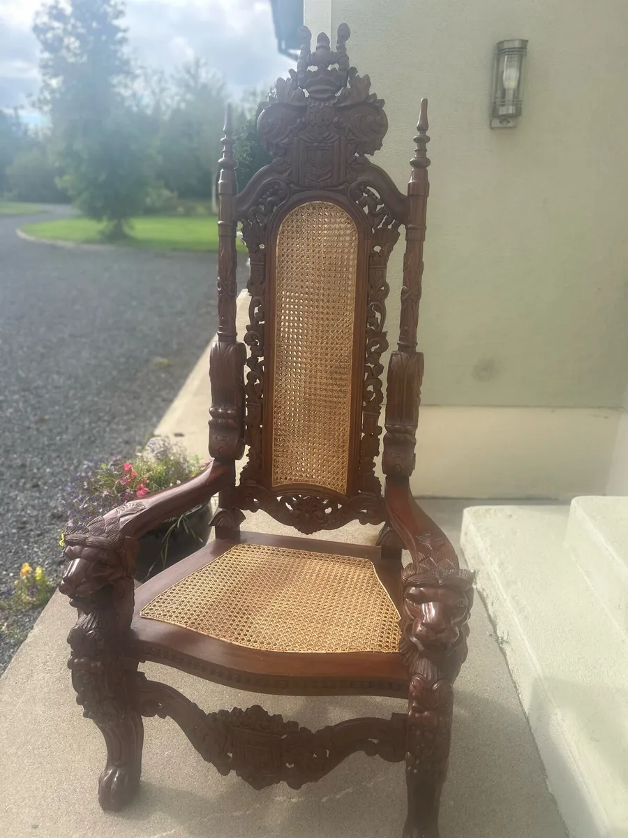 Throne chair - Image 1