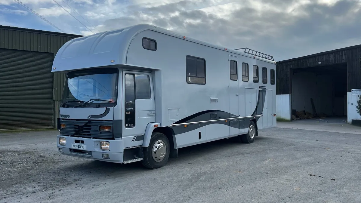 14 tonne 4 horse lorry - Image 1