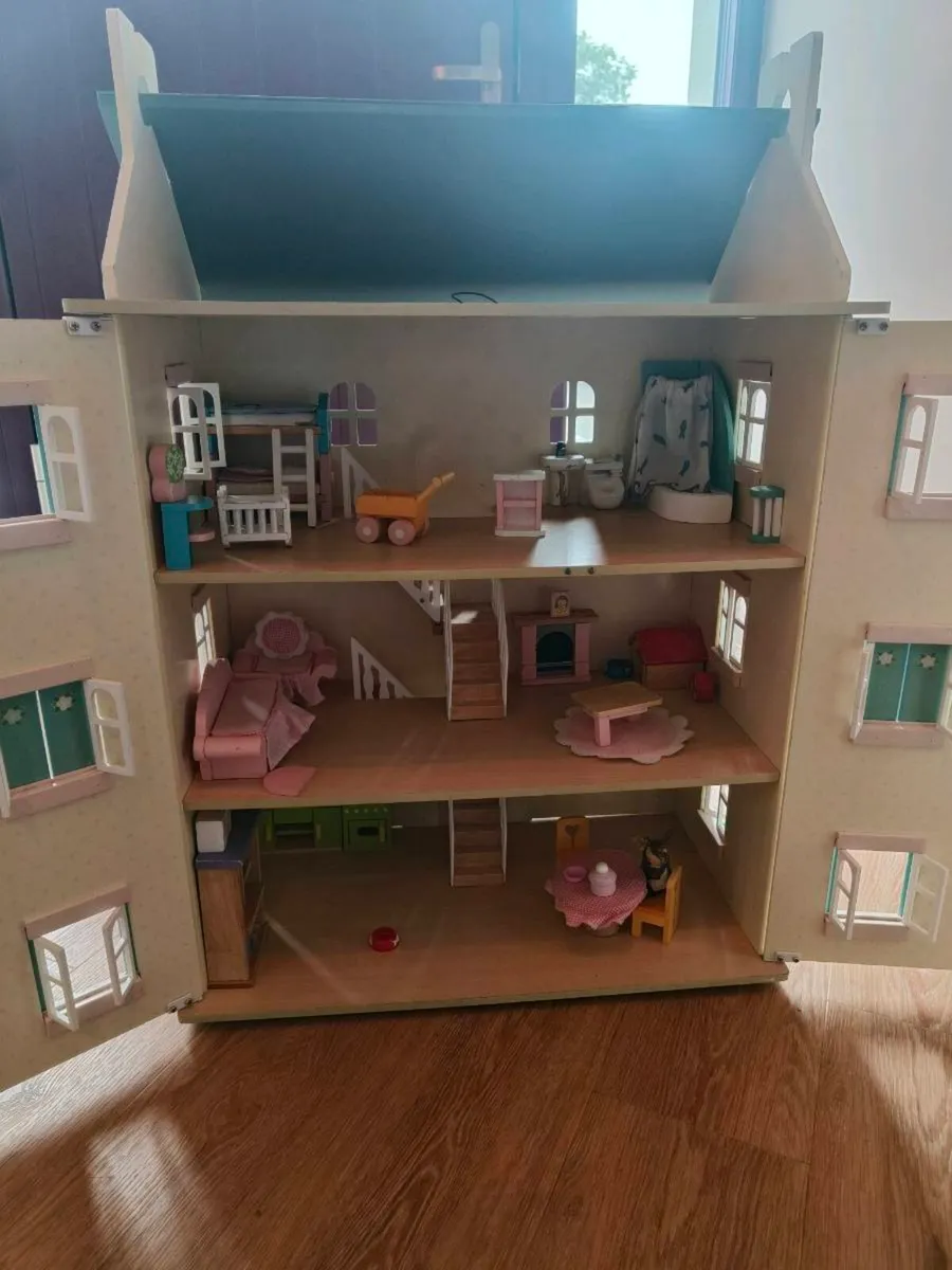 Cherry Tree Hall wooden dolls house (Le Toy Van) - Image 3