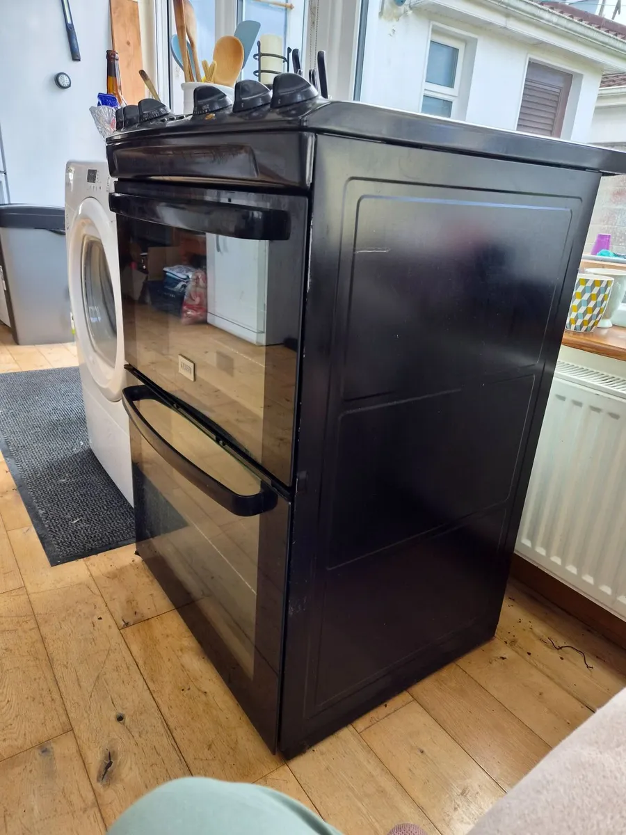 Cooker and Kitchen Sink - Image 2