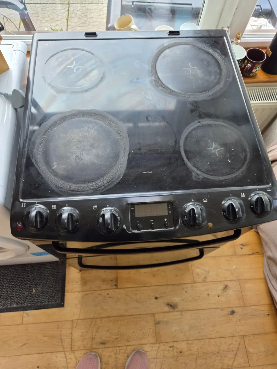 Cooker and Kitchen Sink - Image 3