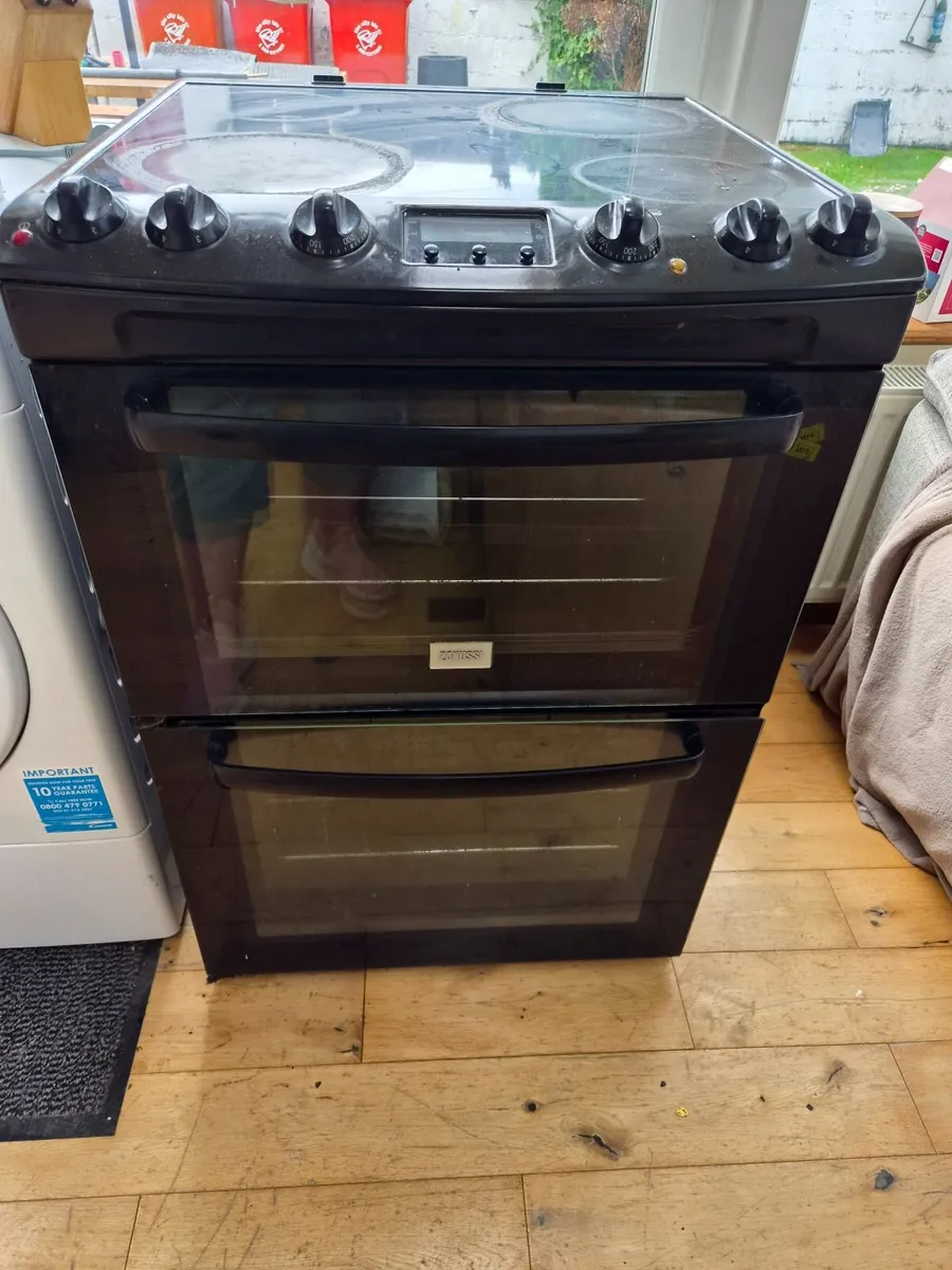 Cooker and Kitchen Sink - Image 1