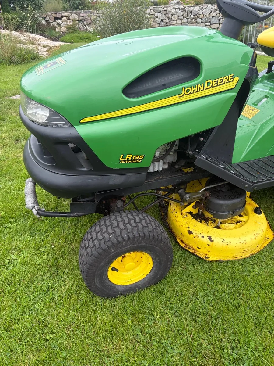 John Deere LR135 ride on mower - Image 2