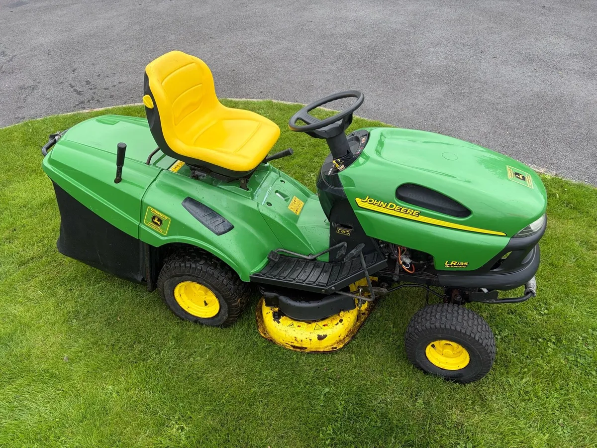 John Deere LR135 ride on mower - Image 3