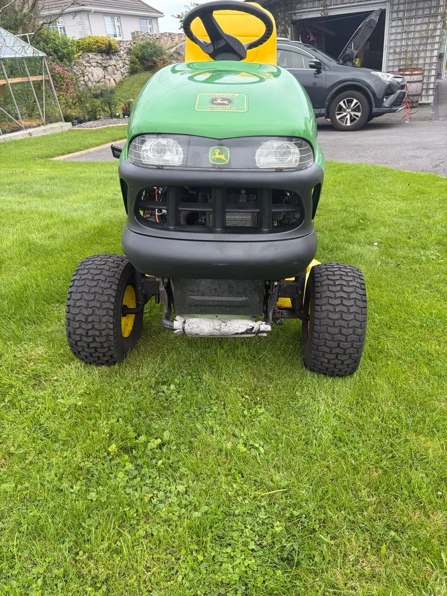 John Deere LR135 ride on mower - Image 4