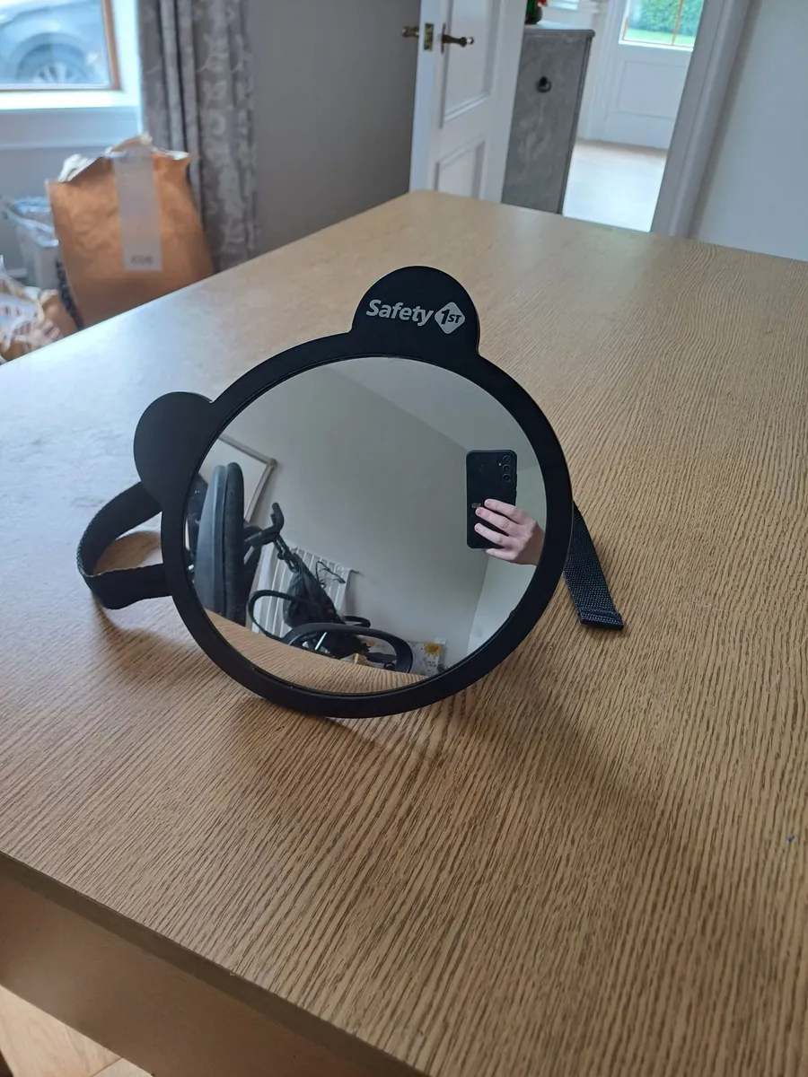 Britax Romer car seat free mirror included - Image 1