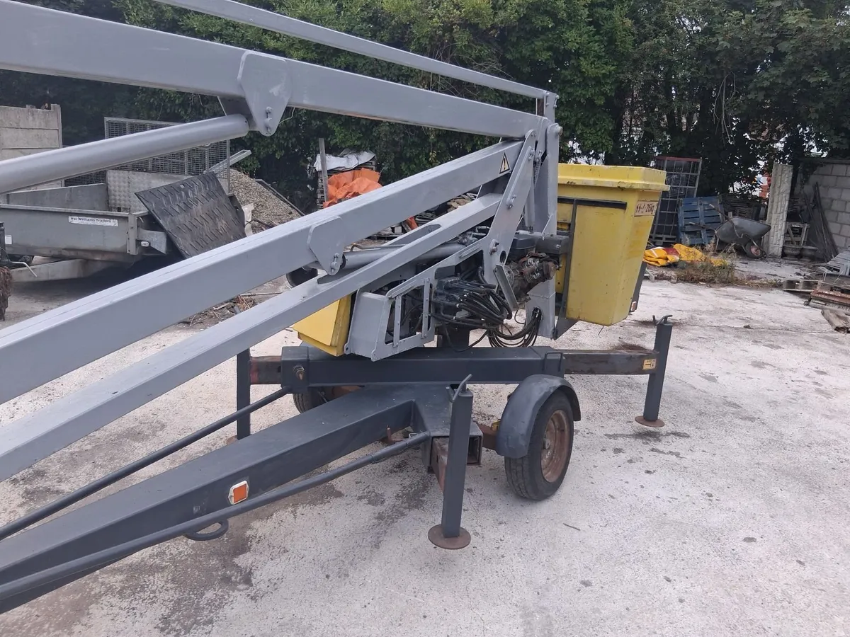 Cherry picker - Image 3
