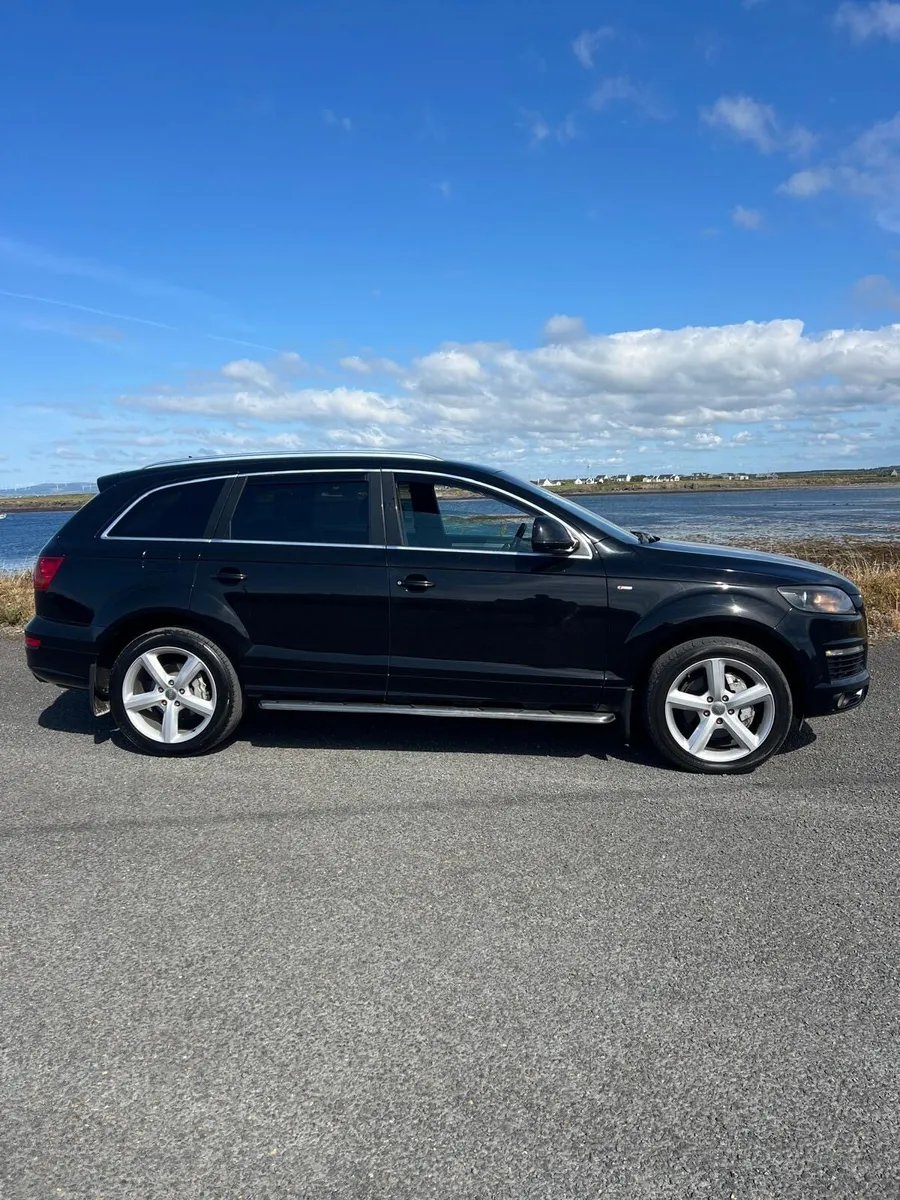 Audi Q7 - Image 1