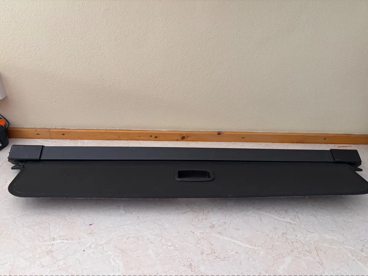 Retractable parcel shelf/boot cover Ford Kuga - Image 1