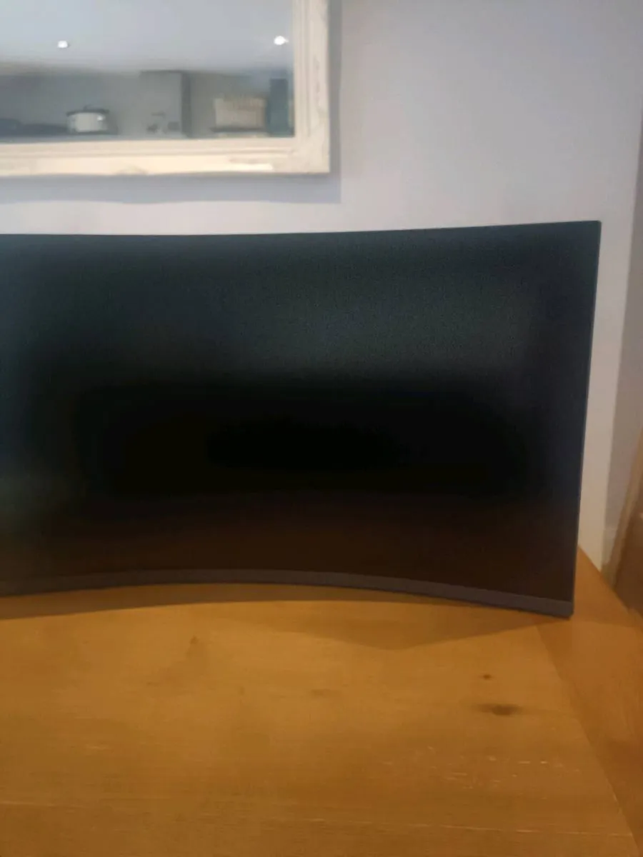 LG Ultra Gear 31.5 inch curved screen - Image 1