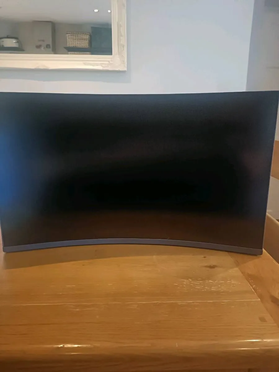 LG Ultra Gear 31.5 inch curved screen - Image 3
