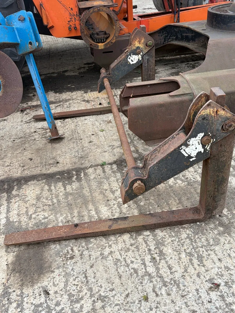 JCB 3CX PALLET FORKS FOR 2009 MODEL - Image 1