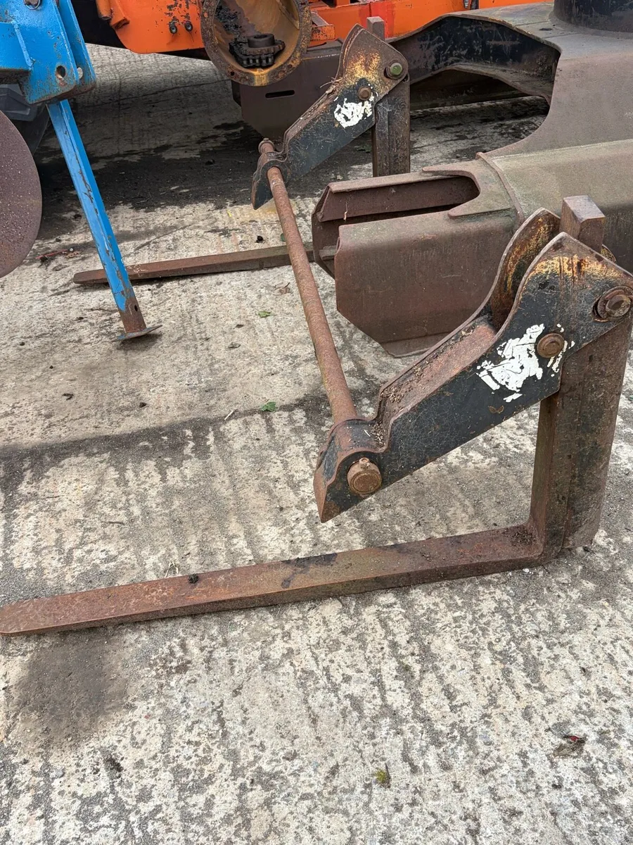 JCB 3CX PALLET FORKS FOR 2009 MODEL - Image 2