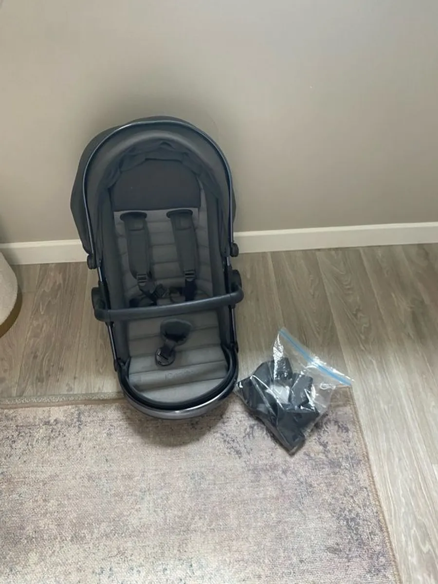iCandy Peach 7 grey seat & adaptors - Image 2