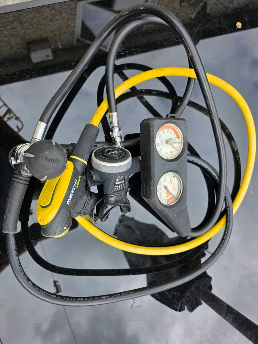 Mares MR 12 regulator with octo and double console