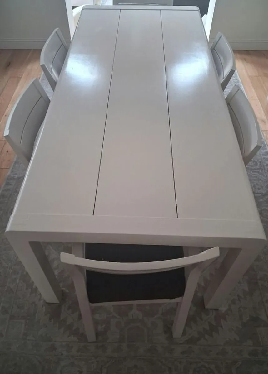 Dining table and chairs - Image 1
