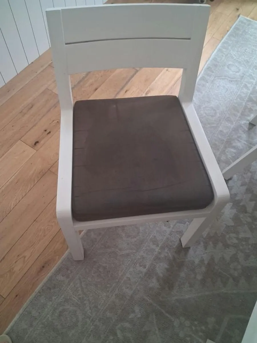 Dining table and chairs - Image 3