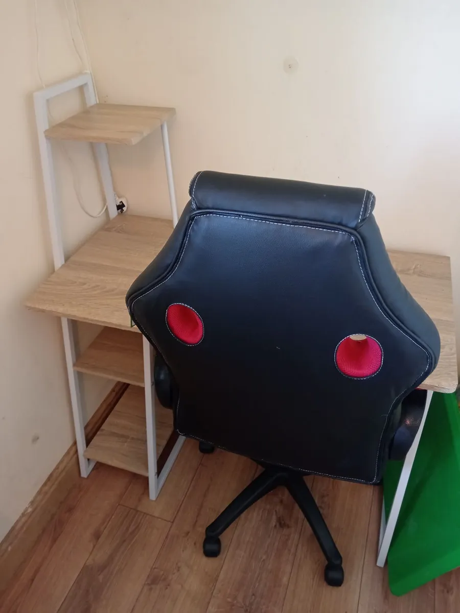 Desk and chair - Image 1