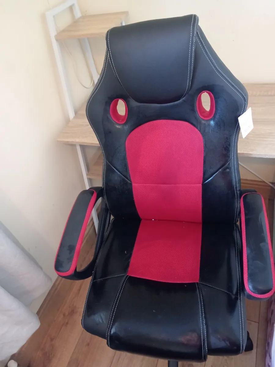 Desk and chair - Image 2