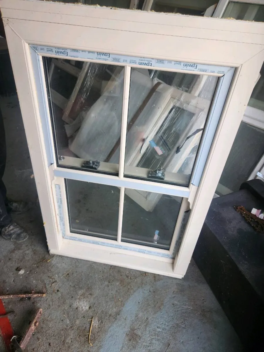 House windows and other items - Image 1