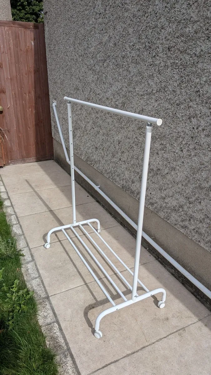 Clothes rail