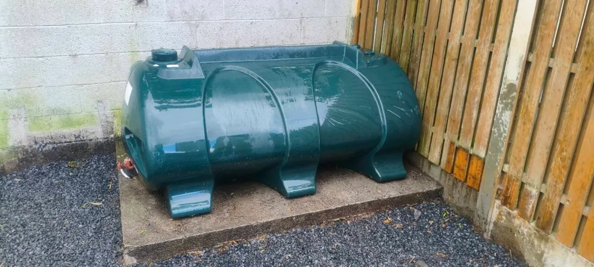 Oil tank - Image 1