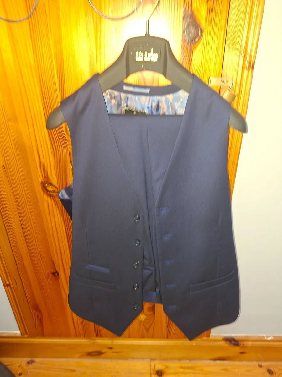 Suit - Image 3