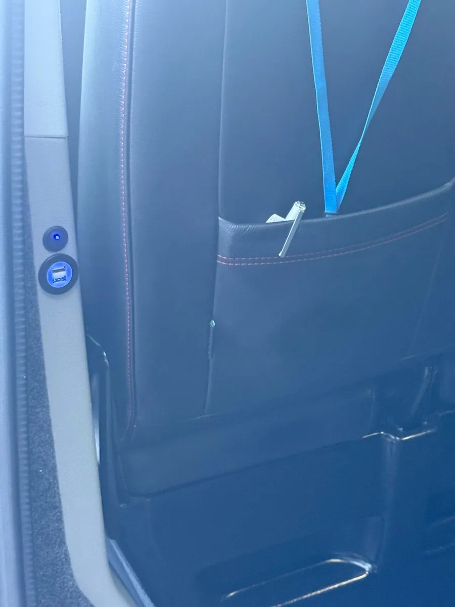VW Transporter, DSG Automatic T32/140 Blue Motion - Image 3