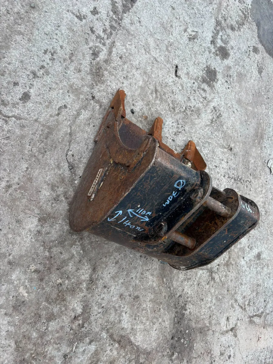 excavator digging bucket - Image 3