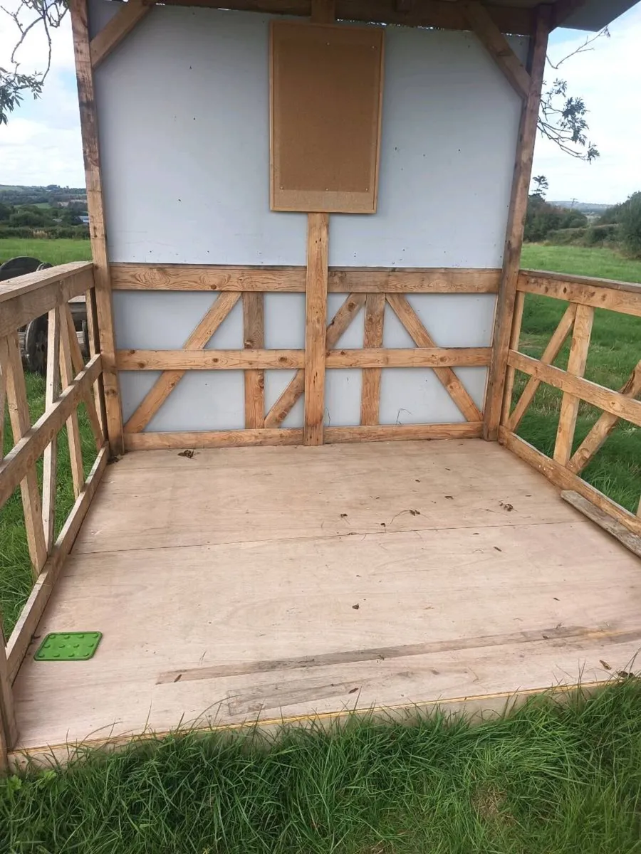 Pergola/stage - Image 1