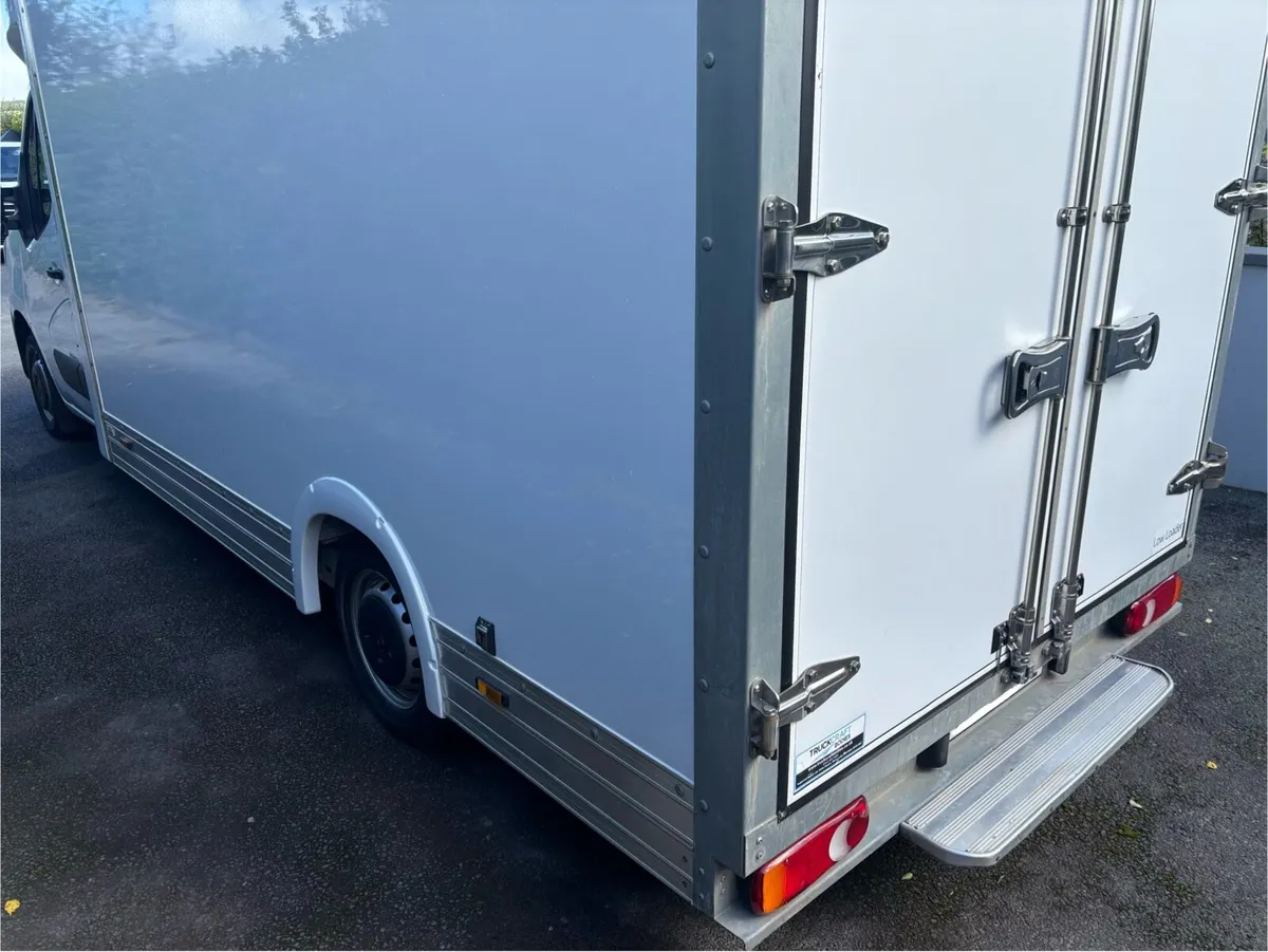 (251) Renault Master Luton low loader 2025 - Image 3