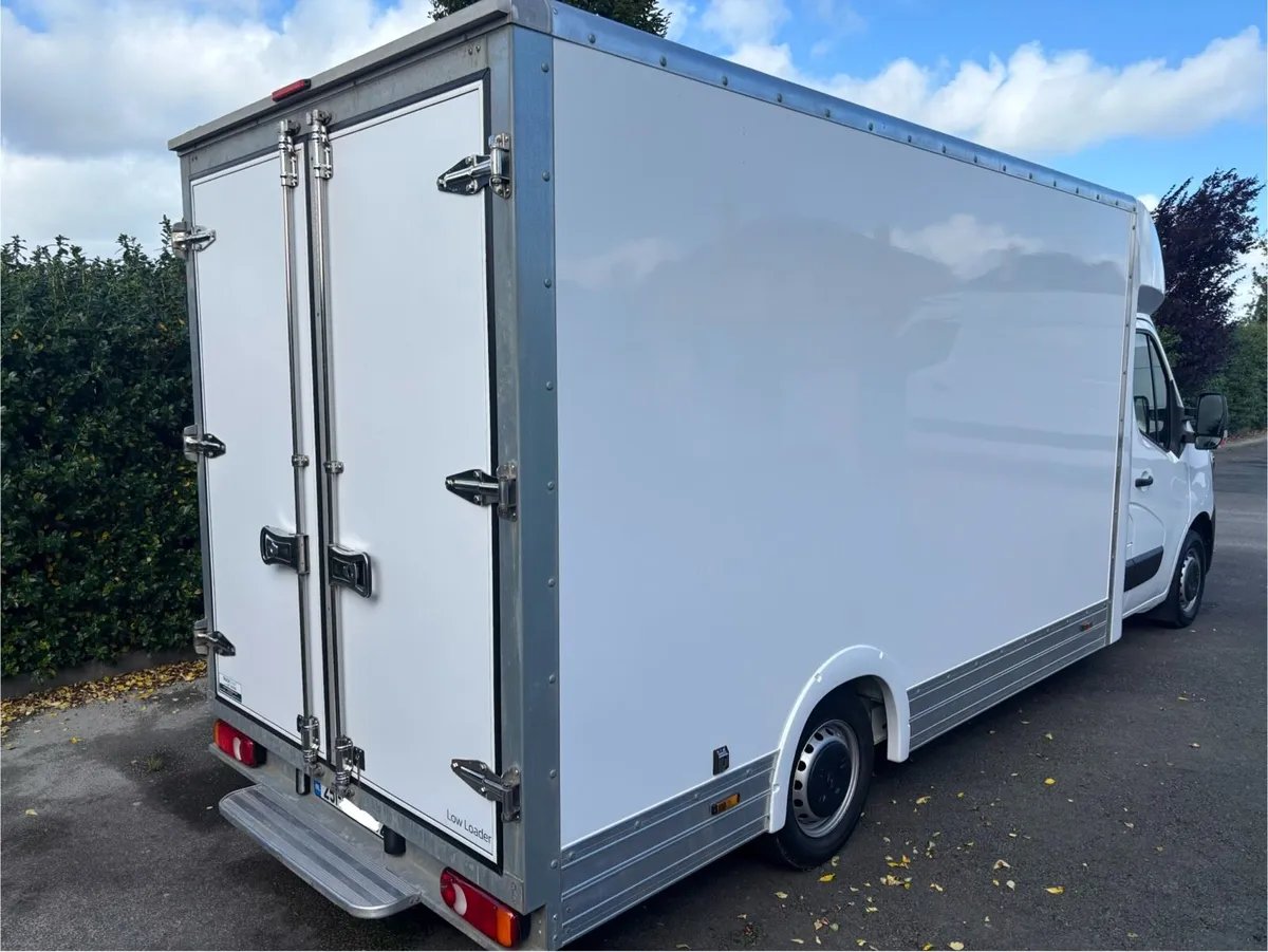 (251) Renault Master Luton low loader 2025 - Image 4