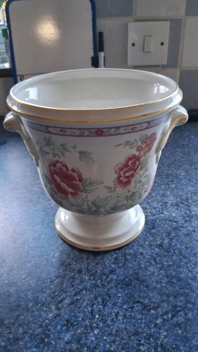 Ceramic pot - Image 1