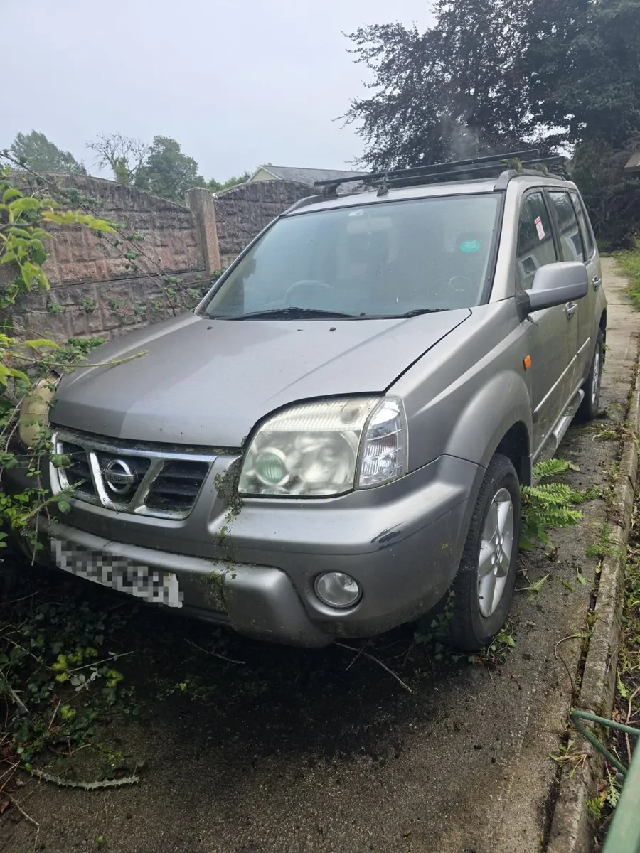 Car for parts or scrap - Image 1