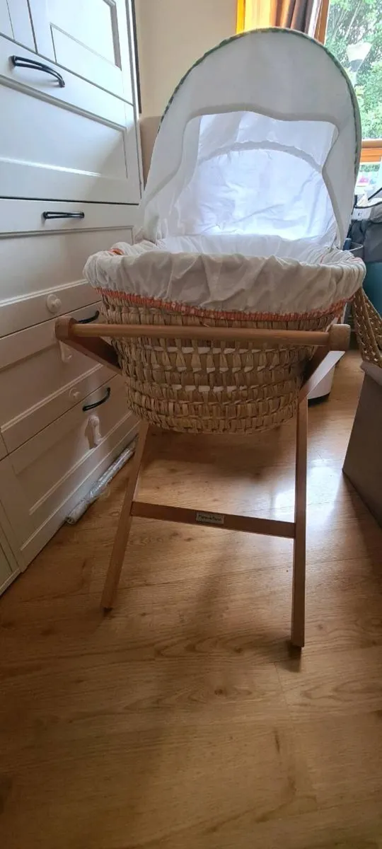 Mamas and Papas Moses Basket - Image 2