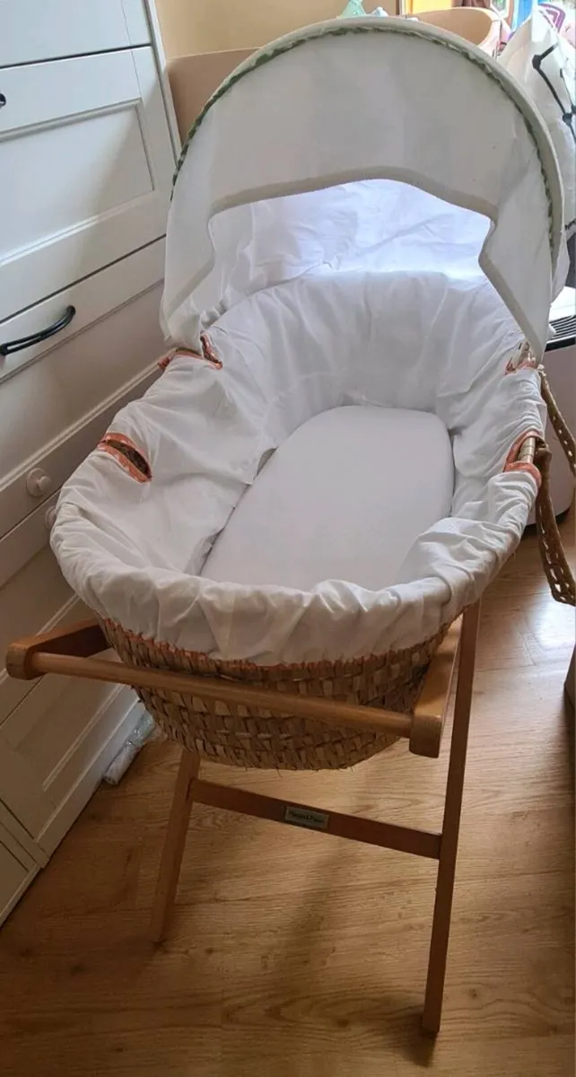 Mamas and Papas Moses Basket - Image 3