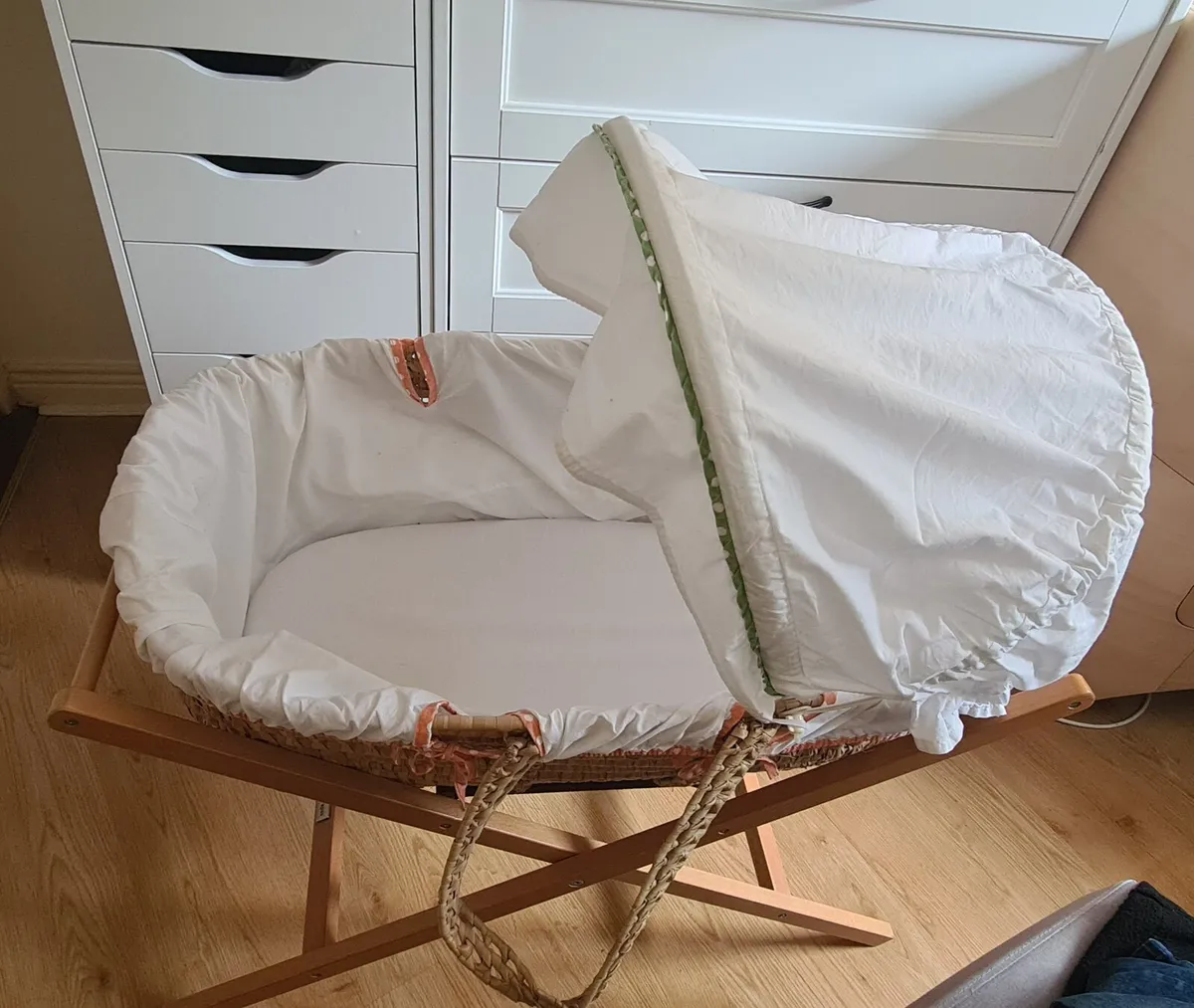 Mamas and Papas Moses Basket - Image 1