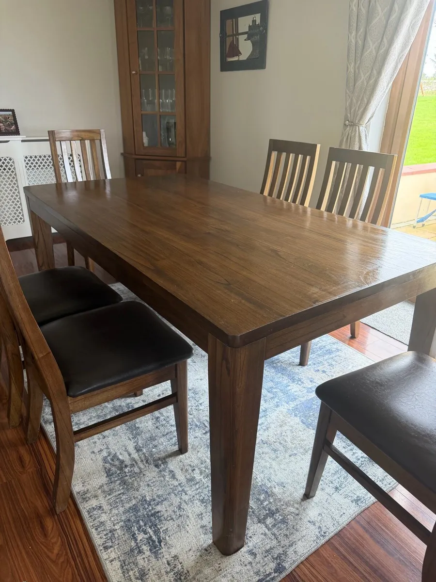 Walnut Dinning Room Table & 6 Chairs - Image 1