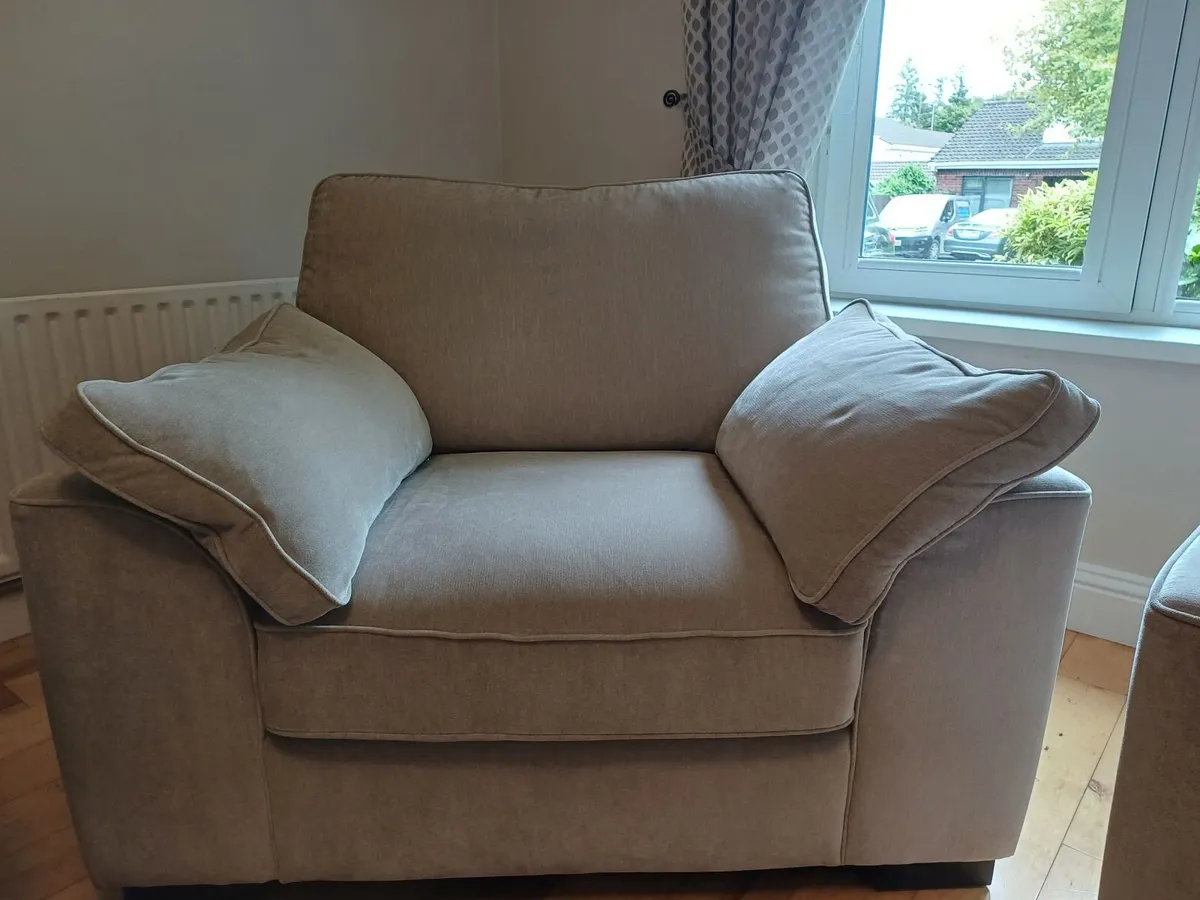 Sofa - 3 seater - and 2 armchairs for sale - Image 4