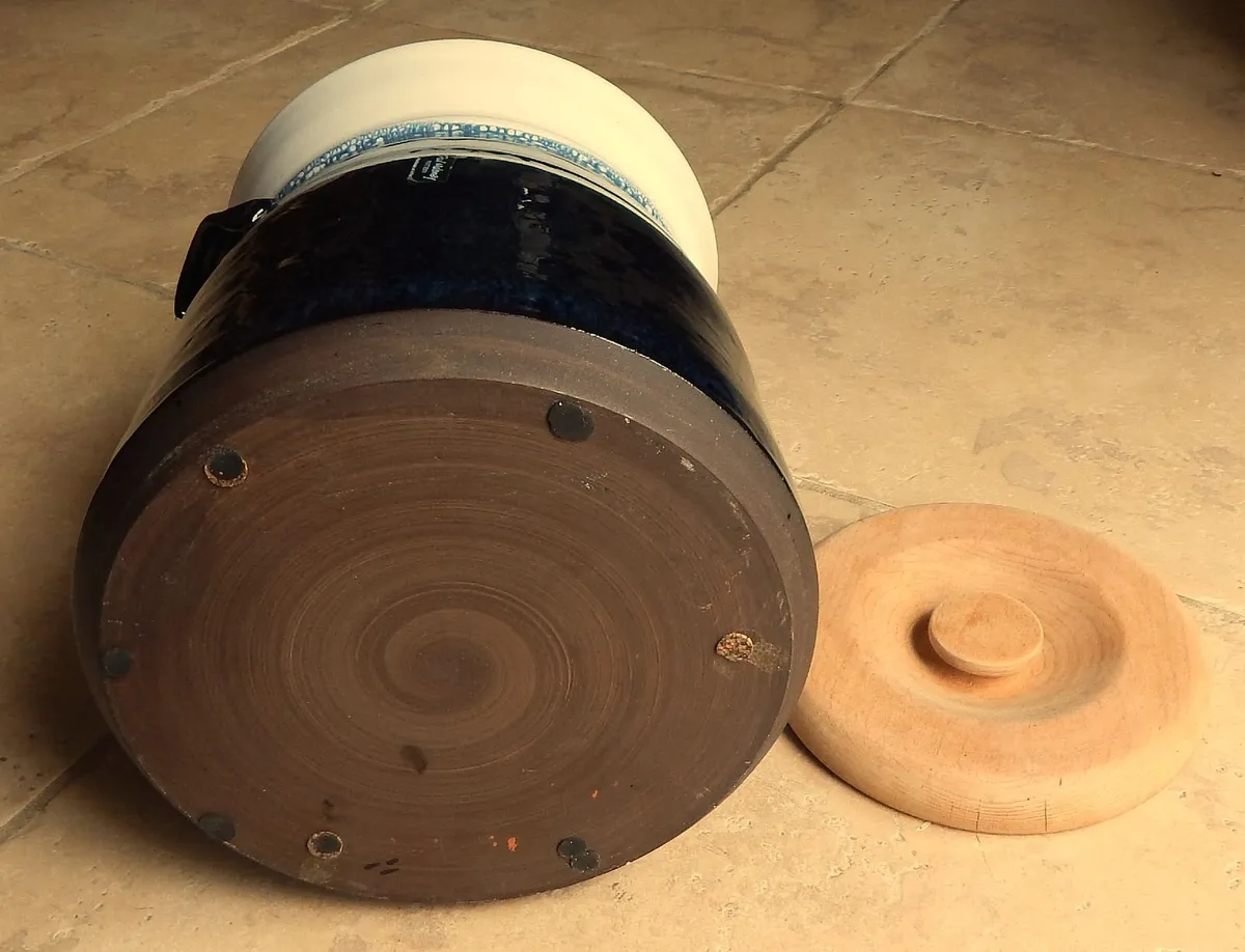 Large Paul Maloney Pottery ‘Ocean’ Bread Crock - Image 4