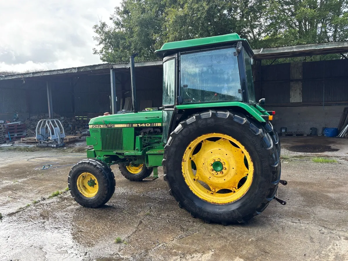 1982 John Deere 2140 - Image 3