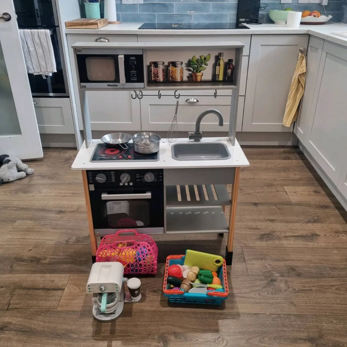 Miele Toy kitchen and accessories - Image 2