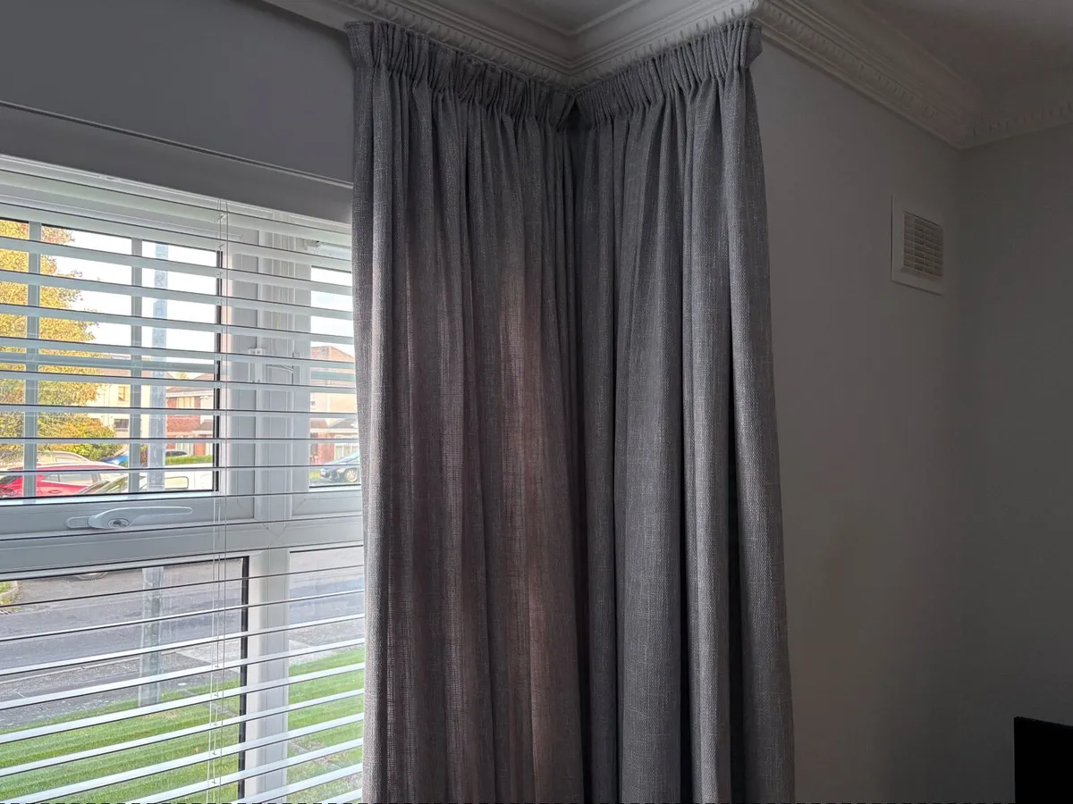 Curtains - Image 3