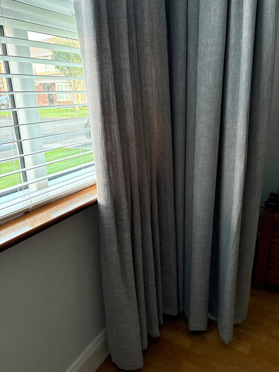 Curtains - Image 4