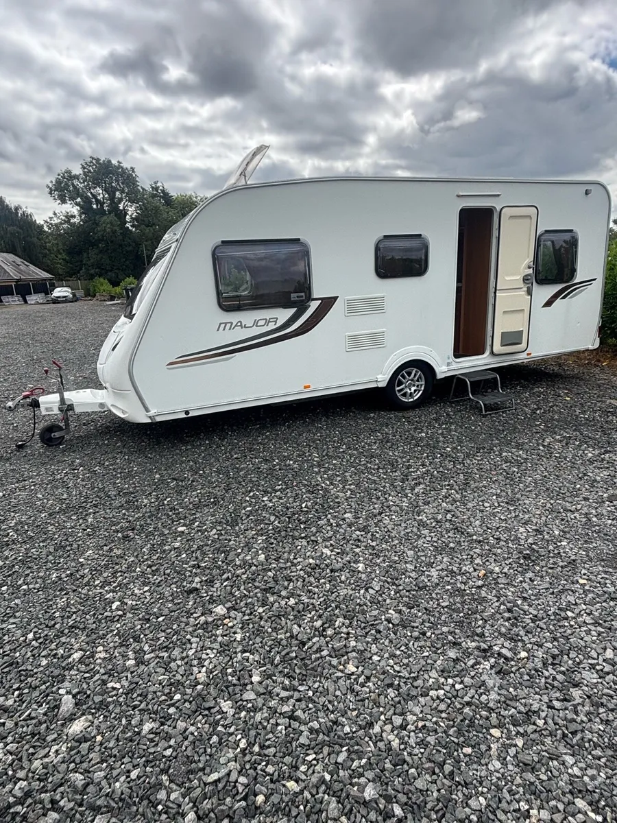 🚐 SWIFT SPRITE MAJOR 6 BERTH FAMILY CARAVAN - Image 1