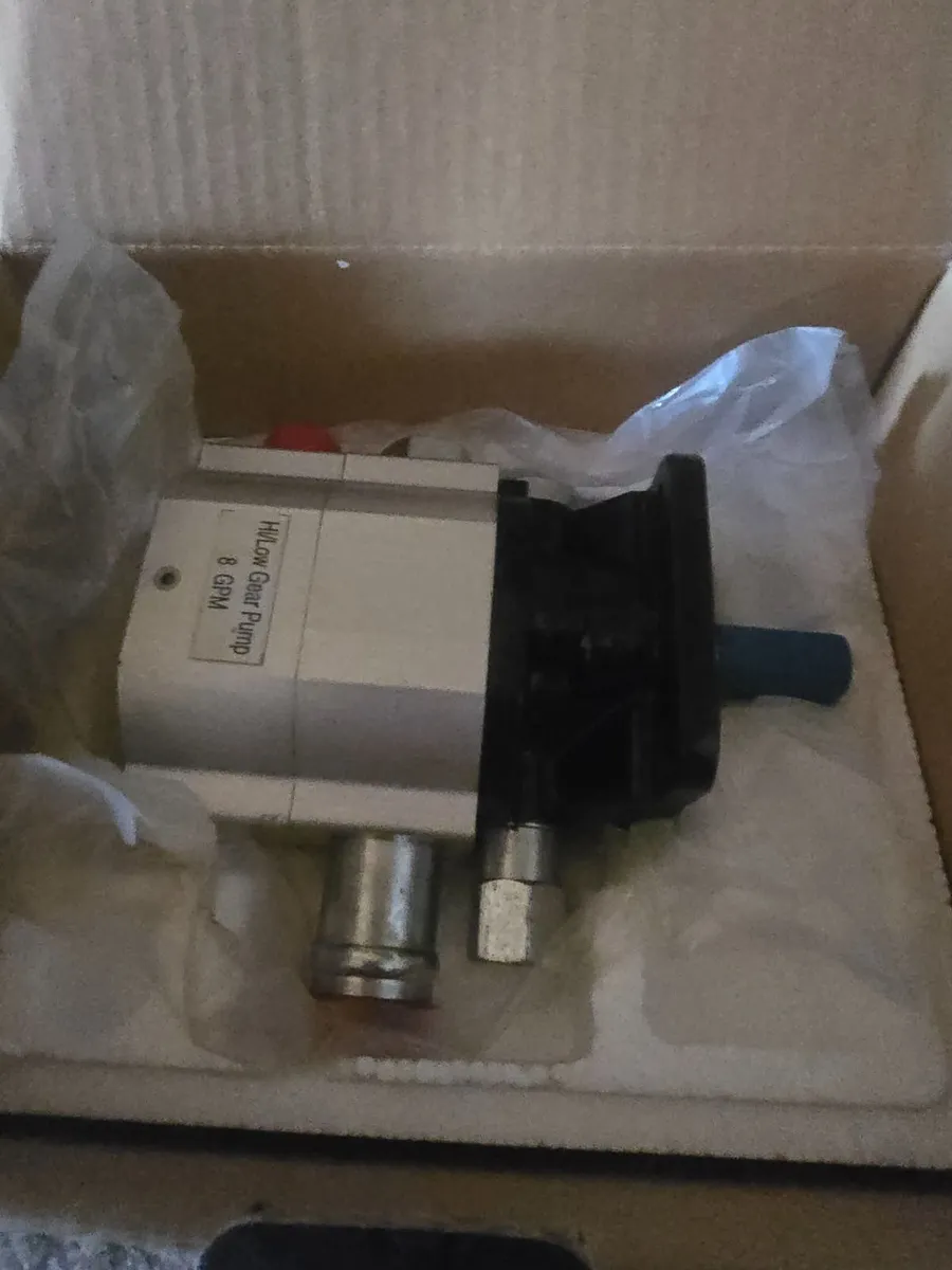 2 Hydraulic pumps €120 each - Image 1