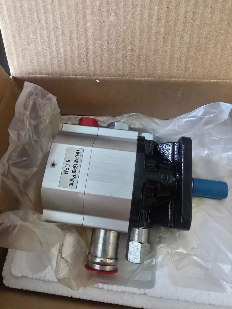 2 Hydraulic pumps €120 each - Image 2